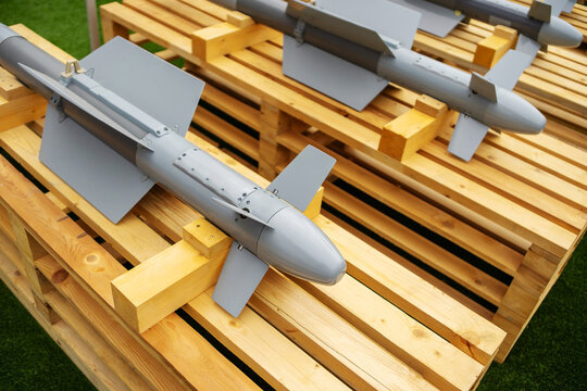 Self-guided Air Defense Missiles. The Combat Heads Are Located On Wooden Pallets. Trade In Strategic Weapons To Different Countries. Close-up