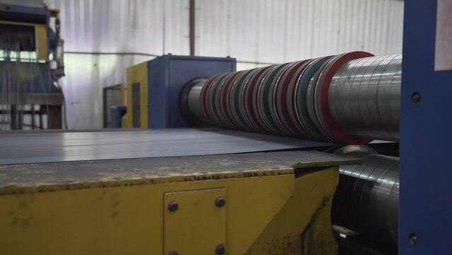 View of a heavy-duty abbey slitters machine working in the factory