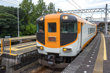 近鉄特急ビスタEXの前面