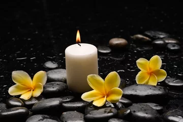 Foto op Plexiglas spa still life of with yellow frangipani and  green plants leaves white,candle © Mee Ting