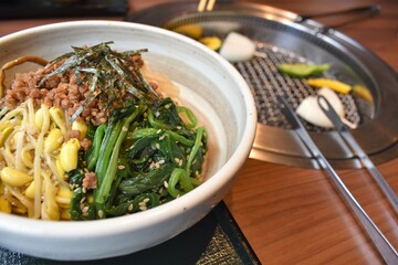 ビビンパ、焼肉、韓国料理