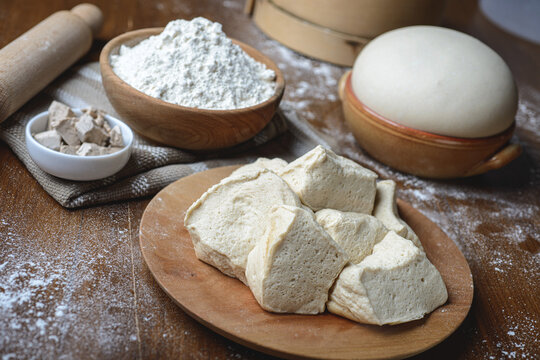 Italian starter biga bakery yeast
