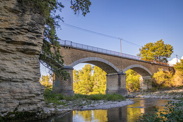 pont à la sortie de Vaison-la-Romaine