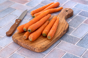 tas de carottes crues en gros plan