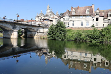 La rivière l'Isle dans Périgueux, ville de Périgueux, département de la Dordogne, France
