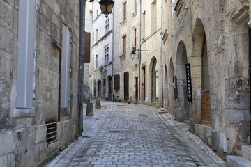 Rue typique, ville de Périgueux, département de la Dordogne, France