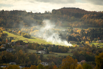 Naklejka premium Fog and sunlight in rural scenery. Landscape taken with telephoto lens on autumn. 