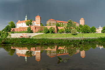 Fototapeta premium Wawel castle and its water reflection before the rain