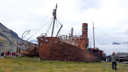 Rusted whaling ship beached at the old whaling station at Grytviken, South Georgia Islands - obrazy, fototapety, plakaty