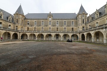 Fototapeta premium Ecole intercommunale de musique et de danse, vue de l'extérieur, ville de Fontenay Le Comte, département de la Vendée, France