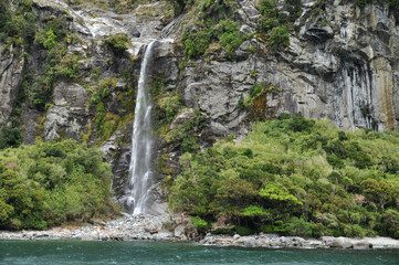 Fototapeta na wymiar Wasserfall Fjord Milford Sound Neuseeland