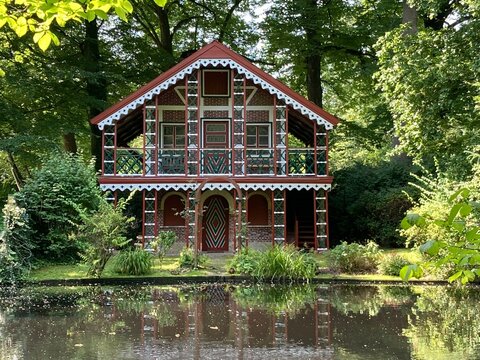 Schweizerhaus am See im Park am Schloss Ritzeb&uuml;ttel in Cuxhaven 