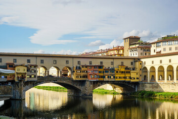 Obraz premium Brücke über den Amo in Florenz