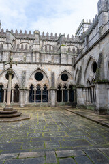 Fototapeta premium Cloister of the Porto Cathedral, with the interior corridors and its windows on a cloudy day.