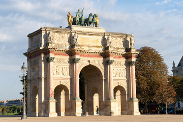 Fototapeta na wymiar The Caroussel triumphal arch in Paris city