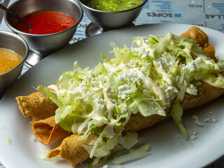 mexican food flautas de pollo 