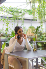 Fototapeta premium woman sitting in cafe