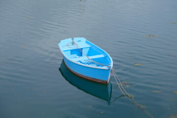 Barque isol&eacute;e .
