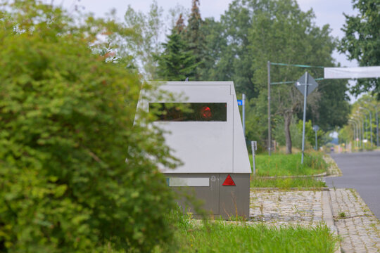 Ein Blitzeranh&auml;nger durch ein Geb&uuml;sch getarnt