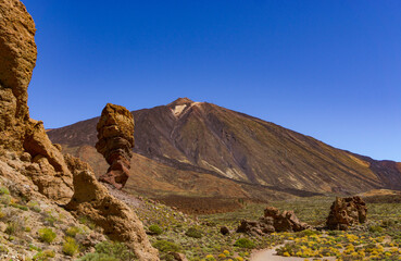 vistas del Teide en los Roques de Garcia, paisaje volcánico