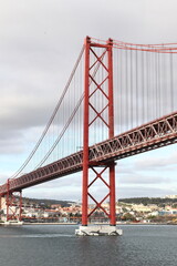 Ponte 25 de Abril.  The Ponte 25 de Abril is a suspension bridge across the river Tejo linking the cities of Lisbon and Almada in Portugal.