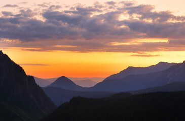 Fototapeta na wymiar Scenic view at sunset from Mt Rainier view point, Mount Rainier national Park, Washington, USA