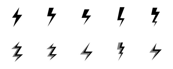 Conjunto de iconos de rayo negro. Concepto de electricidad, trueno o relámpago. Ilustración vectorial, estilo silueta negro