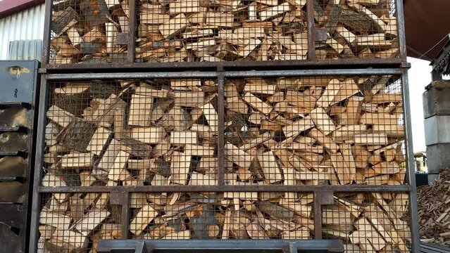 Brennholz in Boxen f&uuml;r den Winter - Brennholzhandel 