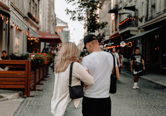 Fototapeta na wymiar couple walking on the street