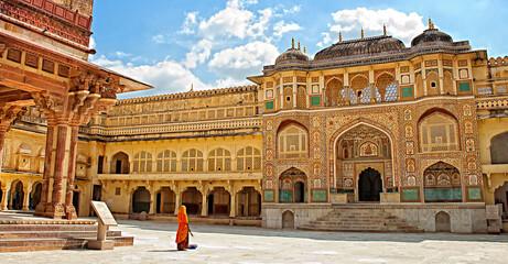 Fototapeta na wymiar Detail of decorated gateway. Amber fort. Jaipur, India