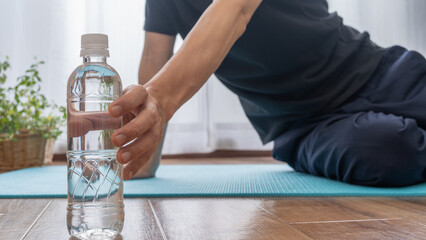 運動中の水分補給│ヨガ・ストレッチ・筋トレ イメージ