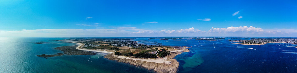 Aerial view of the Pointe de Kerpenhir at the entrance of the Gulf of Morbihan in Brittany, France - Panoramic view of the rocky peninsula at low tide - obrazy, fototapety, plakaty