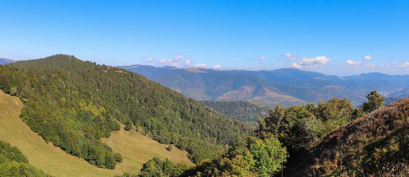 Grand-Est - Panorama sur les sommets vosgiens de l'Alsace : Petit Ballon, Markstein et Grand Ballon