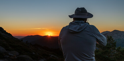 Fotógrafo inmortalizando el atardecer en Guadarrama