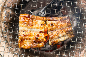 うなぎのかば焼き  炭火で網焼き
