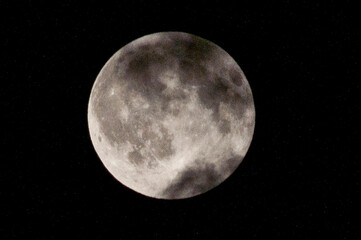 Luna tra le nuvole © Roberto Cosentino