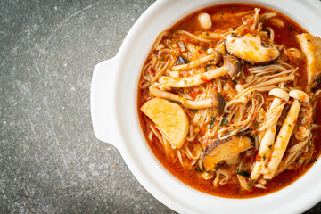 Stir-fried Spicy Mushroom with Tom Yum Soup