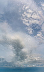 Obraz premium Fantastic clouds at sunrise, vertical panorama
