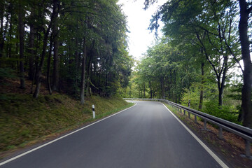 Fototapeta premium Landstraße zwischenSchmittlotheim und Frankenau