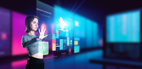 サイバー空間でホログラム画面を操作する女性