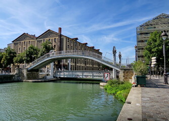 Pont levant de la rue de Crimée. Paris.