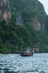Fototapeta na wymiar Long Tail Boat Phi Phi