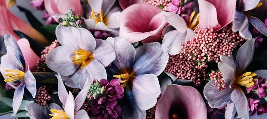 Foto op Plexiglas pink violet Autumn Colorful fall bouquet. Beautiful flower composition with tulip. Flower shop and florist design concept. close up, floral background © Serenkonata