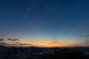 朝日　朝焼け　朝　夜明け　都会の朝　住宅街の朝