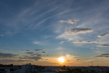 朝日　朝焼け　朝　夜明け　都会の朝　住宅街の朝
