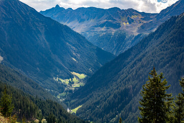 Obraz premium Landschaft / Berge, Tal
