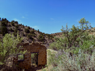 abandoned house in the desert