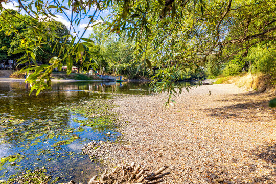 An der Siegf&auml;hre bei sommerlichem Niedrigwasser