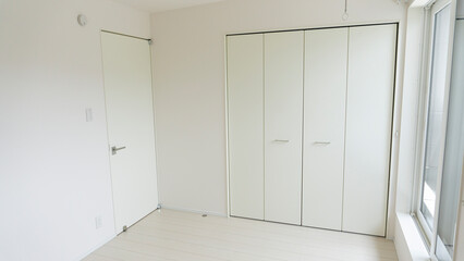 新築の家の新しいクローゼット