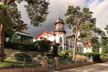 Kleinod der B&auml;derarchitektur; H&auml;userzeile an der Zinnowitzer Strandpromenade